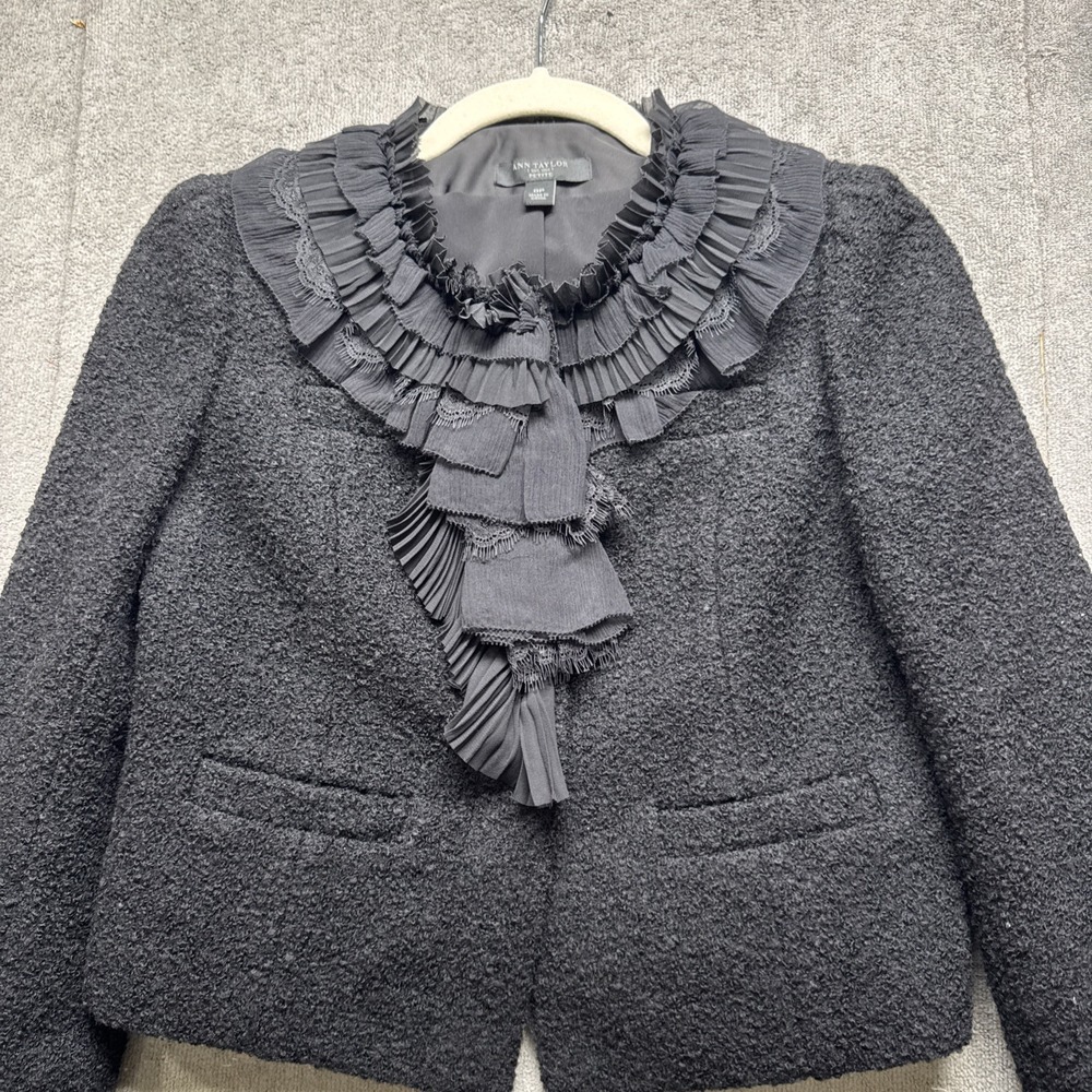 Ann Taylor Lady Jacker Petite OP Black Blazer Ruffles Boucle Cropped Preppy